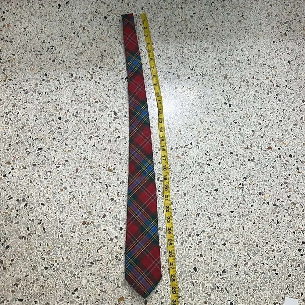 Vintage Scotland Ingles Buchan tartan red plaid holiday 100% new wool neck tie
